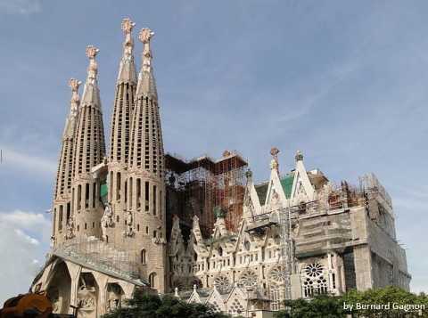 Sagrada-Familia-facade-ouest-by-Bernard-Gagnon