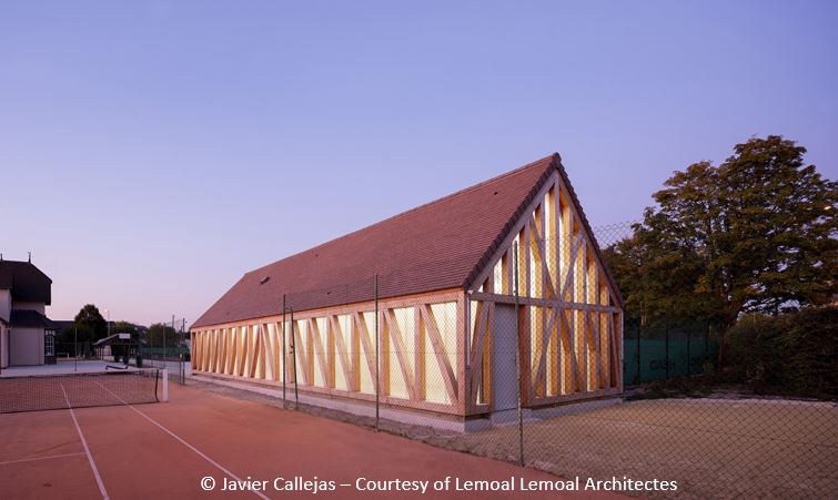 Cabourg-bureau-lemoal-facade-avant-et-pignon-eclairage-nocturne